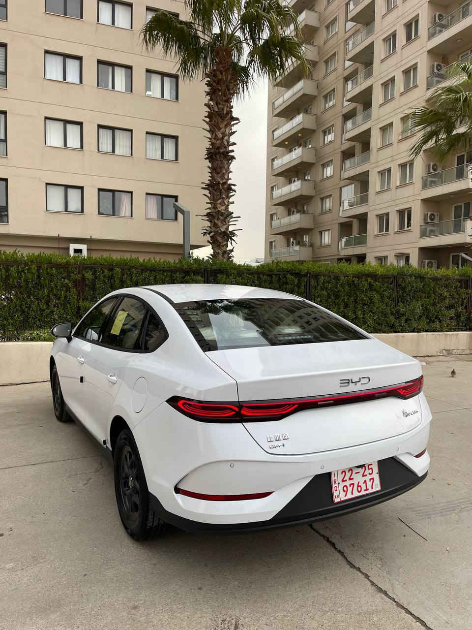 السلام عليكم ورحمة الله🙏
((BYD _ Qin plus))
موديل : 2025 🔸 
ماشيه : 3 آلاف 🔹 
السياره أخت الزيرو بدون أي ملاحظات + شاحنة الأصلية أرضيات كلها بعد ما مشدودة... 
مواصفات النص فول) 
شاشة _ كامره _ تحكمات ستيرن _ كروز سرعه _ بصمه _ دخول ذكي بل كارت _ لايتات زنون _ حساسات شاشة دجتل) ✅
داخل السيارة بيجي (كريمي) المرغوب 
سعر السيارة 112 وبيها مجال بسيط 
*********** يوجد واتس إب 
((مكان السياره أربيل📍))

