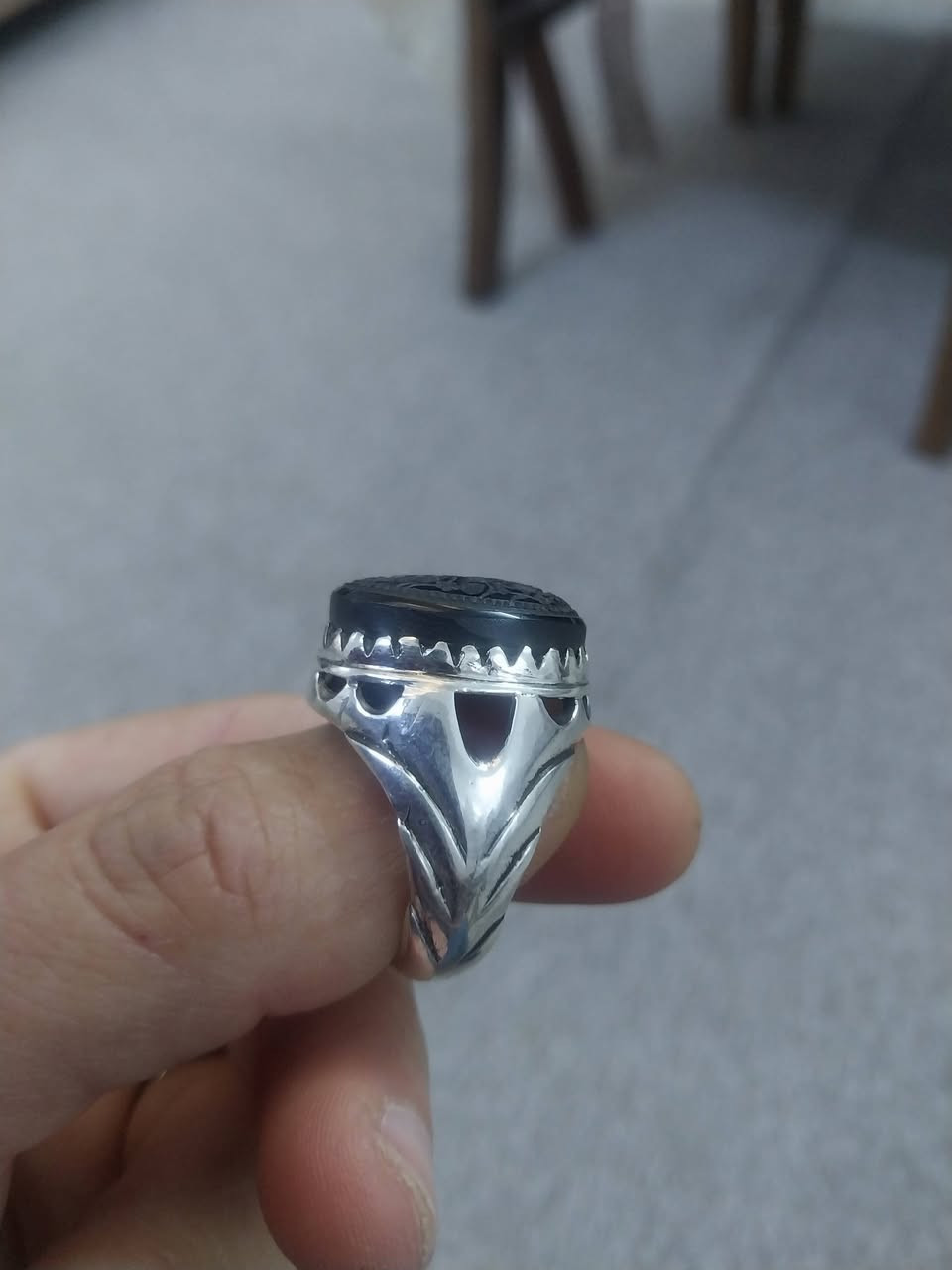 السلام عليكم 
عقيق يماني اسود مخطوط يا حي يا قيوم مقاس الخاتم ٢٢للاستفسار
***********
