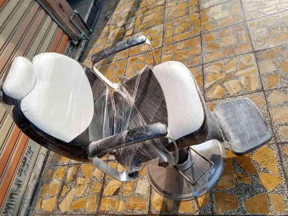 كرسي حلاقة استعمال قليل كامل كل نقص مبي مكان مدينة الصدر سعره خيالي 📞***********
