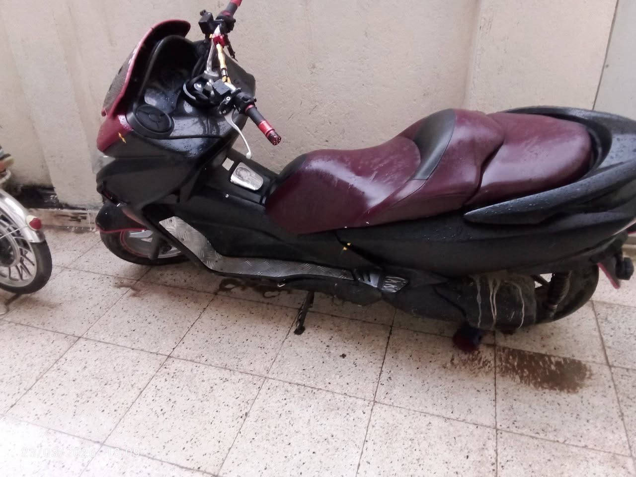 سلام عليكم دراجتين للبيع 
فورزهوصفر 10محرك مفتوح شغل درجا اولا نحره سلف ونضيفهو
كفرات نضافه 75بالميه 
نقص صفحه تريده  وحده جهت اليمنا  الجوه 
بدون اوراق 
مراوس
مراوس
مكان بغداد الحريه ***********
