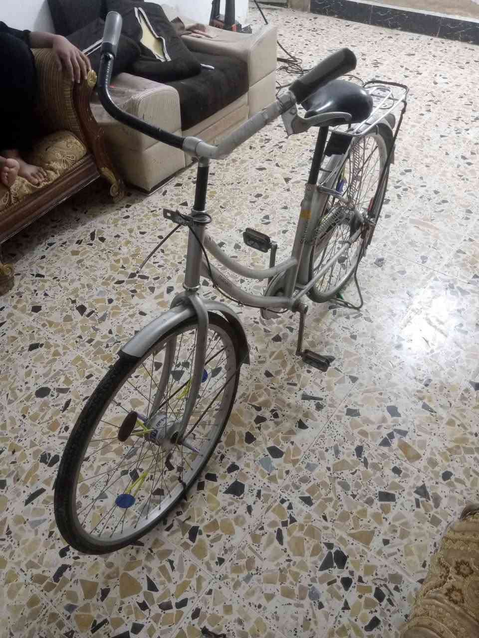 السلام عليكم عندي بايسگل ياباني حجم 26 نضيف عوزه واير بريك وبي عوج بل ويل الوره بس  تصفية               المكان ناصرية مركز  السعر 75 هذا رقمي 
***********
