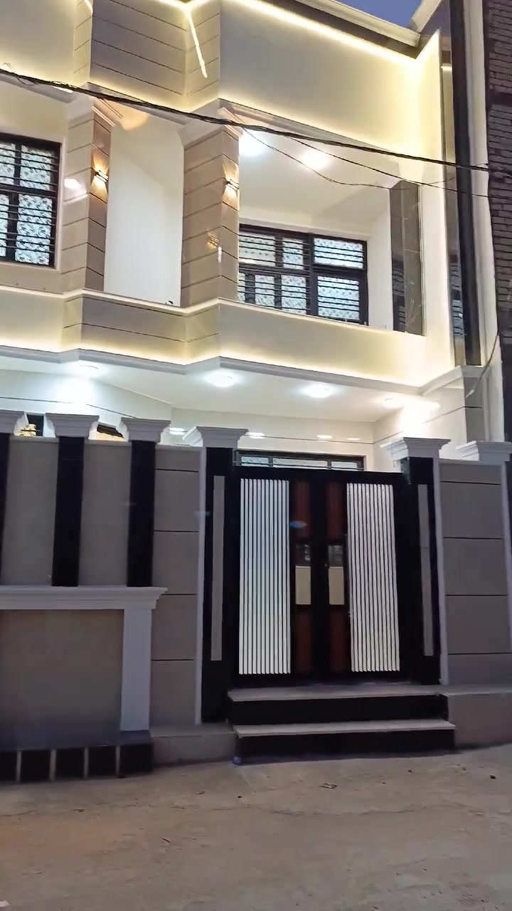 سلام عليكم
متوفر بيت مساحه 131متر طابقين 
بناء درجه اولى يتوفر كافه خدمات 
عنوان بوبيات عمود 31 قرب مدرسه الغزالي
يبعد عن الامام كيلو ونص 
للاستفسار ***********..***********
