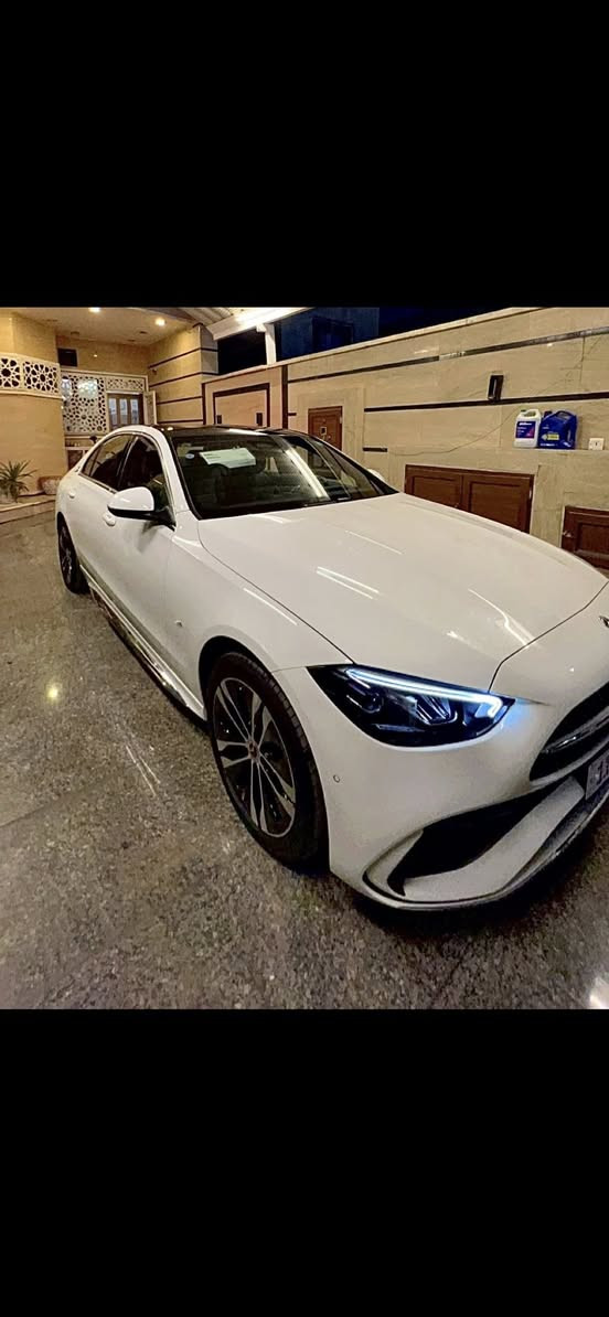 بسم الله الرحمن الرحيم 
مرسيدس 350eL 2024  
زيرووووو صفر كيلو 
الوحش الألماني 
كفاله 100‎%‎  كلين 
تعمل ع نظام البانزين + هايبرد + شحن 
اقتصادية جدا
يوجد فيها شحن سريع + بطيء 

سياره فول مواصفات 
فول الفول اعلى فئه 
لد امامي خلفي 
جكات تصعد وتنزل 
زنون بلاد 
حساسات مامي وخلفي 
تحكم استيرن جهتين 
رادار امامي 
رادار جانبي 
رادار خلفي 
مري شفط 
اشاير بلمري 
كشنات جلد 
بنرامه فتحتين 
اكشنات ٤كهرباء 
السياره بيها مواصفات كلش هواي ما ذاكرها
مكفوله كفاله عامه

رقم بغداد مميز 

السعر خاص رجاءا 
الشراي يتصل فقط 
للاتصال ***********
