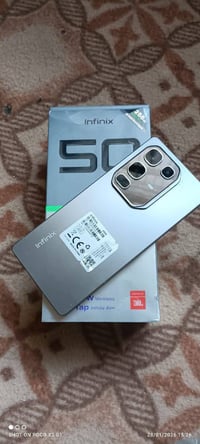 نوت 50 برو • ٨+٨/٢٥٦ • شاحن سلكي ٩٠ واط