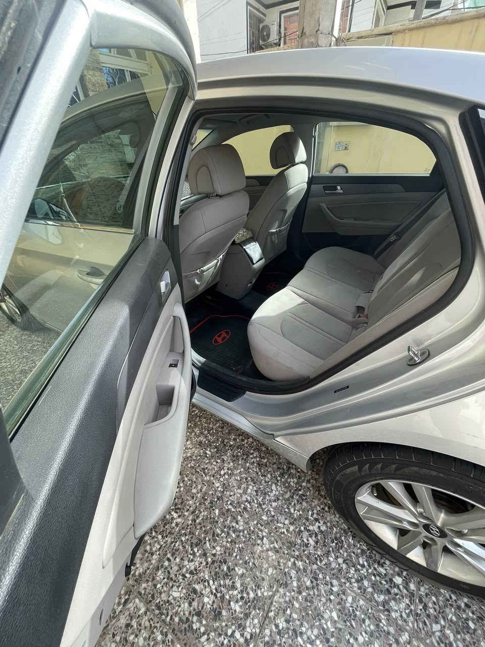 سلام عليكم سوناتا مديل ١٦  سياره كلش حلوه ونضيف مكينه ١٦٠٠ تيربو  بغداد بلديات سعر ١٢٠ ***********
