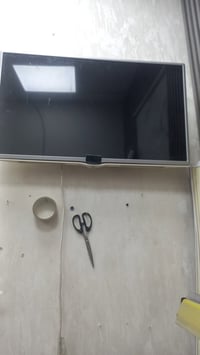 تلفزيون LG مستخدم قليل جدا الحجم ٣٢ بيه ستلايت داخلي  العنوان زيونة ٠٧...