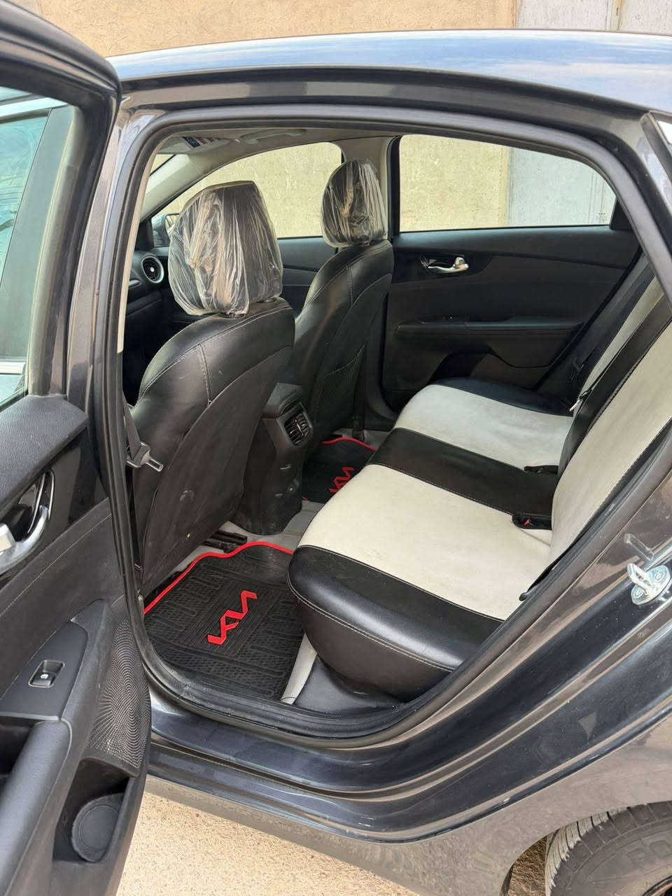 اللهم صل على محمد وال محمد
فورتي 23 فئة EX  حادث قطعة بدون ايرباك شاصي لغد راديترات تبريد وضع شركة بلادي 
سيارة رقم بغداد
***********
