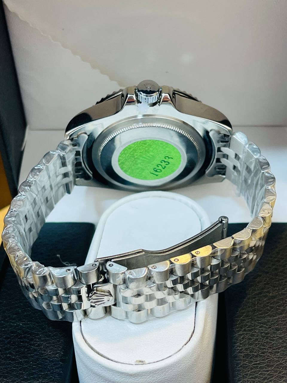 ساعة روليكـس-ROLEX ✅
موديل كـوكاكـولا GMT   

- مينا احمر اسود متدرج 
- مكينة كوارتز 
- سير ستانلس ستيل 
- منفذ تاريخ شهري 
- رينك دوار دولي 
- مقاس 40mm
- دبل قفل ، 4 عقارب لامينوس
- مقاومة للماء
- الوزن 129 غرام 
- مختمة من كل مكان 

السعر : 25 ألف فقط


**إذا كنت صاحب هذا الإعلان وتريد حذفه لأي سبب، رجاءا أرسل رسالة إلى الدعم الفني**