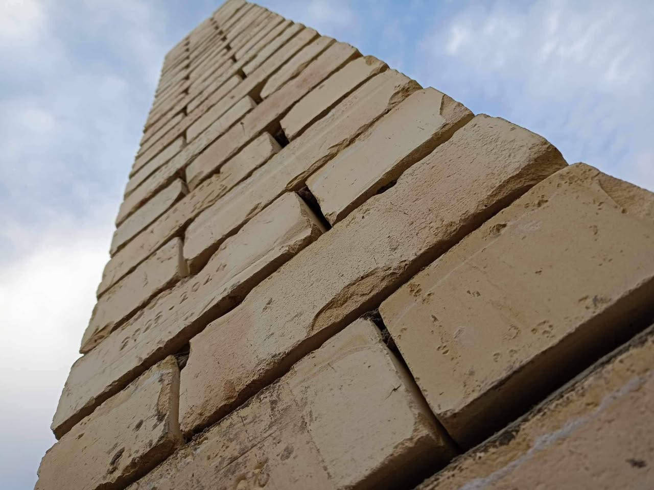 خلفه بناء متفرغ حاليا بناء درجه اولى بشرط ***********
