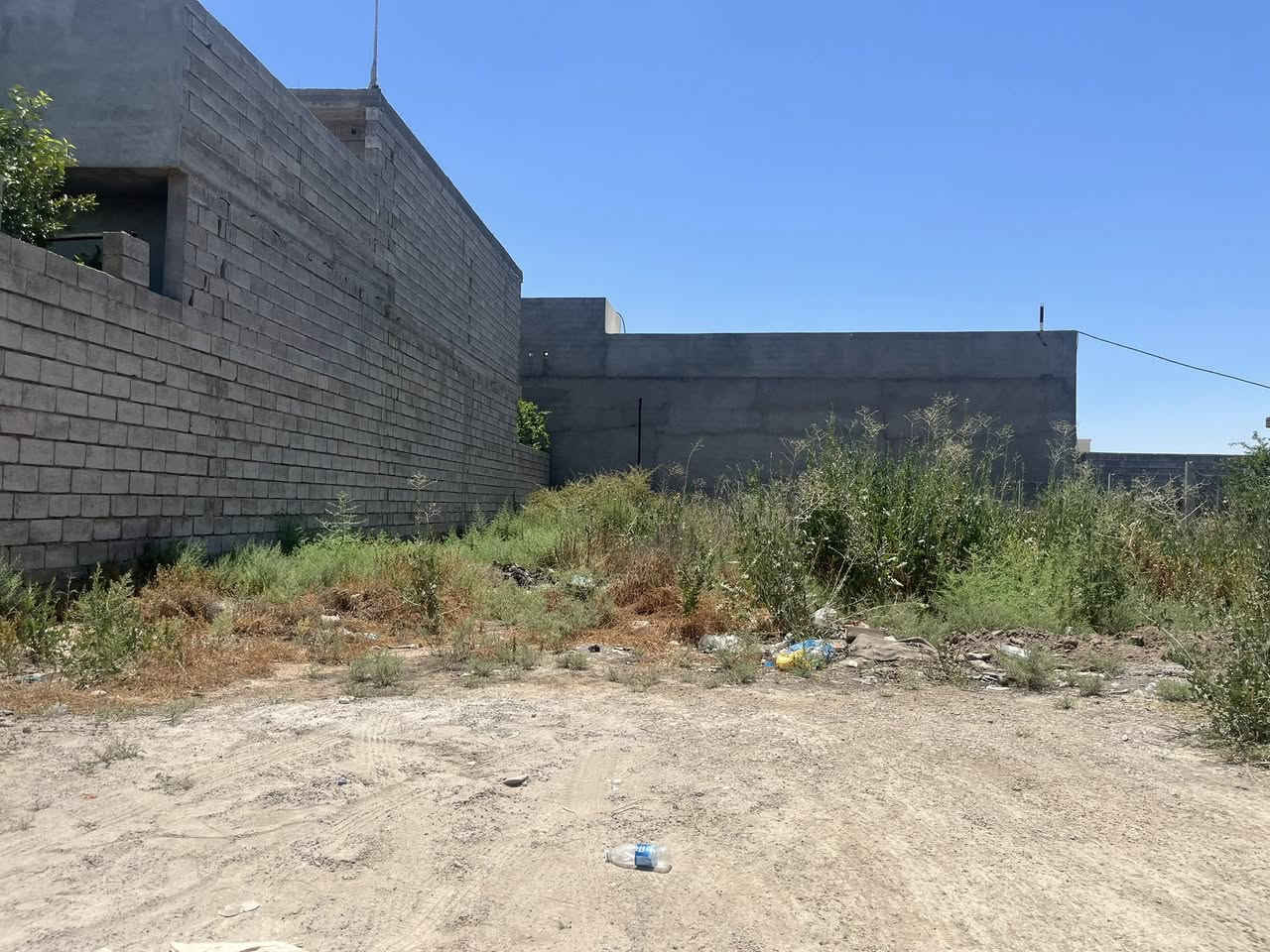 للبيع قطعة ارض سند زراعي سكنية 

الموقع - حولي البعنون - خلف مدرسة القلم الاهلية مباشر  

المساحه ٤٠٠ متر 

السعر ٤٧ مليون وبيه مجال 

الواجهه ١٢ متر 
النزال ٣٣ متر 
الشارع ٧ متر 
للاستفسار اتصل 
٠٧٨١٠٥٩٦٥٠ - ***********
