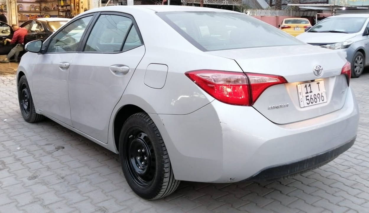 ***********
رايدهة ب 129 ورقة 
كورلا 2019 LE.المرغوب
جديدة جدا ماشية 70 الف 
محرك 1800
شاشة كبيره،، كاميرا دوارة
رادار امامي توقف ذاتي
رقم بغداد تحويل مباشر 
هزة وسنوية جدد 
حادثهة باب السايق وشوية من الجاملغ وية الباب 
وبالعراق شخط بالهلال الخلفي عكس السايق وشوية من الباب
