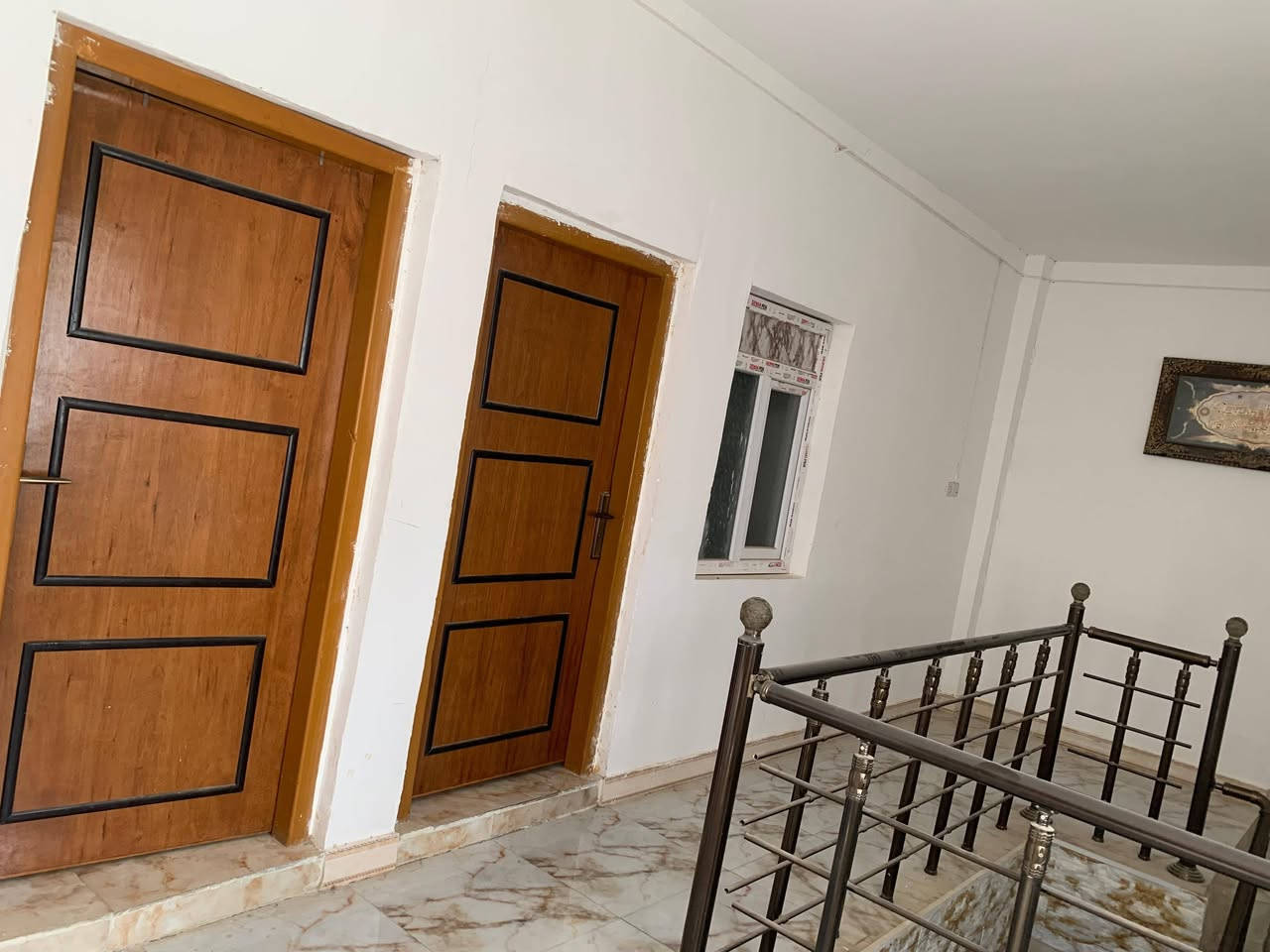 بيت للايجار مساحه 175م طابقين بالاسكان القديم يحتوي على 4 غرف نوم واستقبال وصاله ومطبخ وصحيات
الاستفسار ***********
