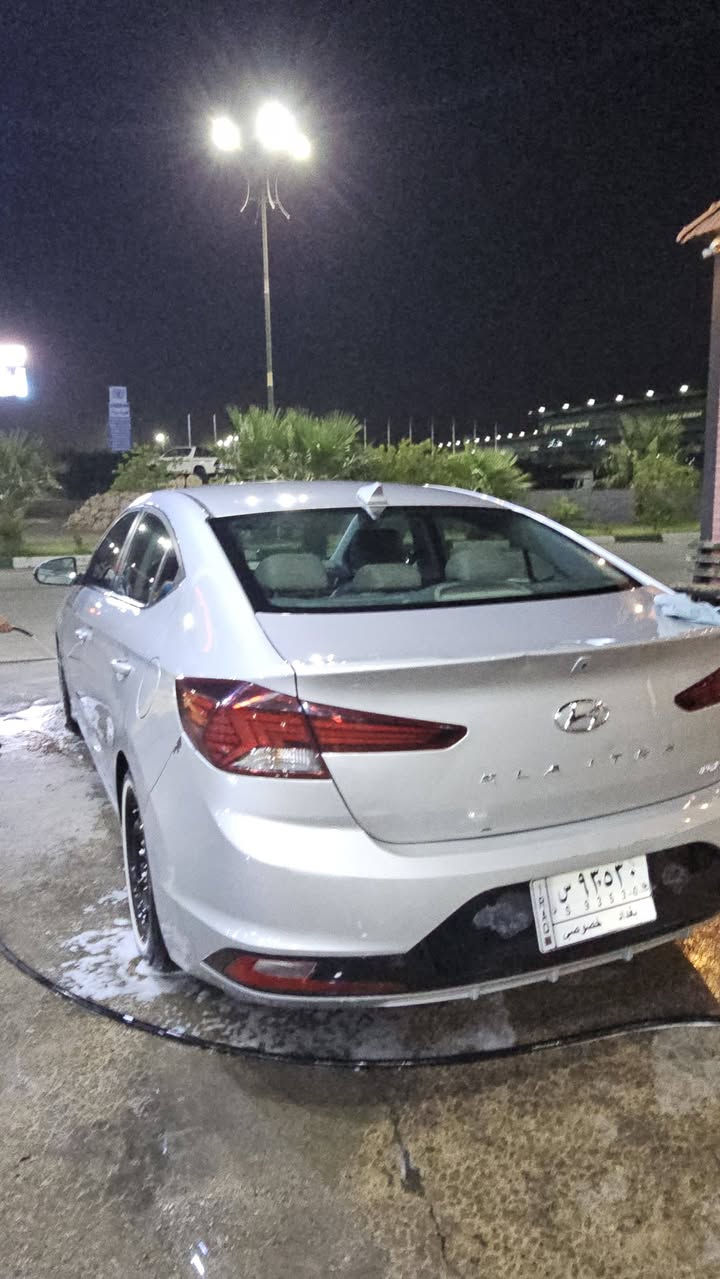 السلام عليكم سياره موعوقين تصير حره ٢٧ شهر الرابع هاي صورها السياره فول  مديل 2020 سعر ١٢٠ وبيها مجال رقم ***********
