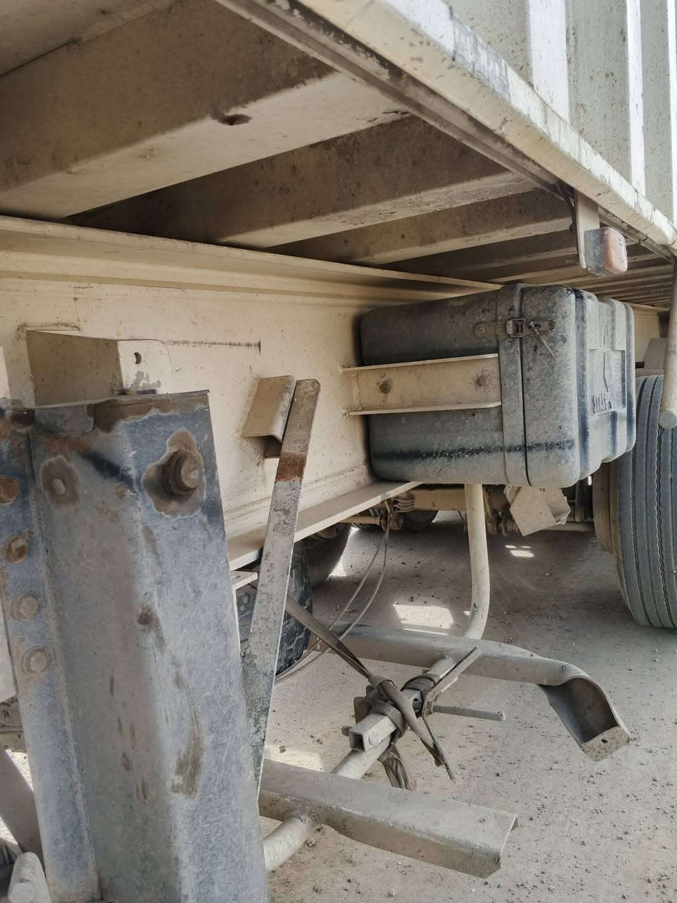 حاويه شاصي فافون منفيس كاتي مامربوط نظيف حموله ٤٠طن چادر كبس سعر ١٢٥وبي مجال مكاني كركوك الشراي يتصل ***********
