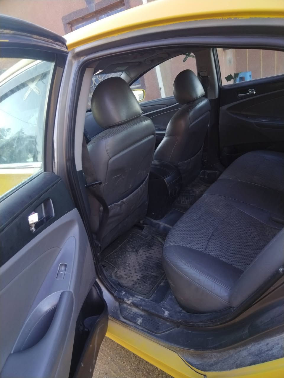 السلام عليكم من رخصت الأدمن سوناتا ٢٠١١فول فتحة بصمه السياره بيها نقوصات يرادلها ترتيب محرك٢٤٠٠ كير حداديه كهربائيات رقم بغداد تحويل مباشر السعر ٩٥ مراوس أو بيع العنوان قرب سجن أبو غريب ***********
