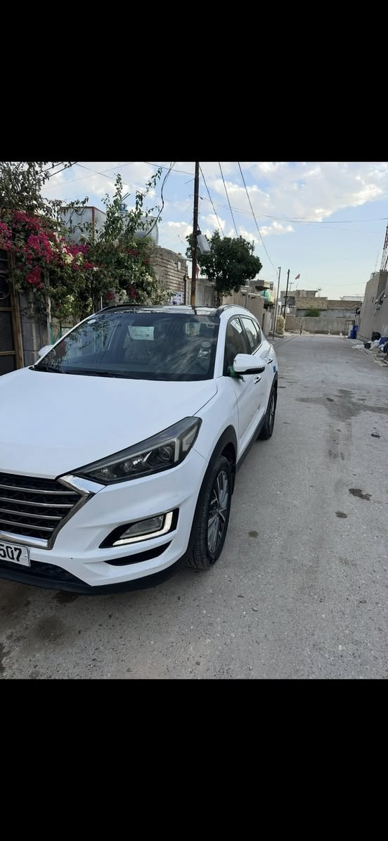 سلام عليكم سياره توسان 2019 شركه الكاصد خليجي بيها بارد باب لسايق قليل سياره نضيفه مكينه وكير خير من الله بنرامه تبريد قطعتين تخم تاير جديد السعر 190 ورقه وبيه مجال حق الجيه عنوان بغداد رقمي للتواصل ***********
