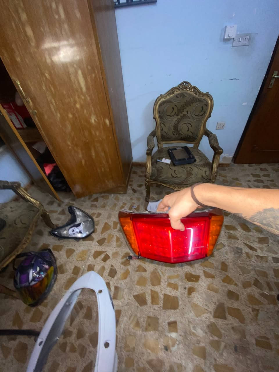 بكلايت مشمشي خليه اصلي ياماها كله شغال للبيع
اشاير خليه اصليات مختمات 
مازده كامله هيه والد مالتها ابو المروحه اصليه ياماها شخط مابيها 
مكاني غزاليه متواجد واتساب توصيل موجود 
***********
