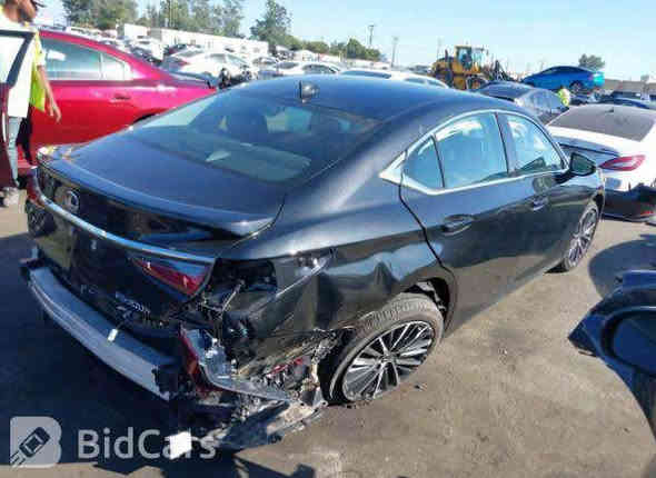 للبيع لكزس ES300h موديل 2024
فول فل كامل هايبرد — وارد امريكي 

الممشى: 31 كم فقط (جديدة تقريبًا)
الحالة: ممتازة — مغلّفة حماية PPF كامل
البدي: (حادثها موضح بالصور بس بارد)
 
المواصفات:
 • محرك هايبرد اقتصادي
 • فتحة سقف
 • شاشة كبيرة مع ملاحة
 • تشغيل بصمة + دخول ذكي
 • مقاعد جلد مع تبريد وتسخين
 • رادار + نقاط عمياء + تنبيه مغادرة المسار
 • مثبت سرعة راداري
 • كاميرا خلفية HD
 • حساسات أمامية وخلفية
 • إضاءة LED كاملة
 • سستم  صوت  
 • 
 • حماية PPF كام
السعر ٢٩$ 
المكان بغداد حي الخضراء 
*********** بغداد
