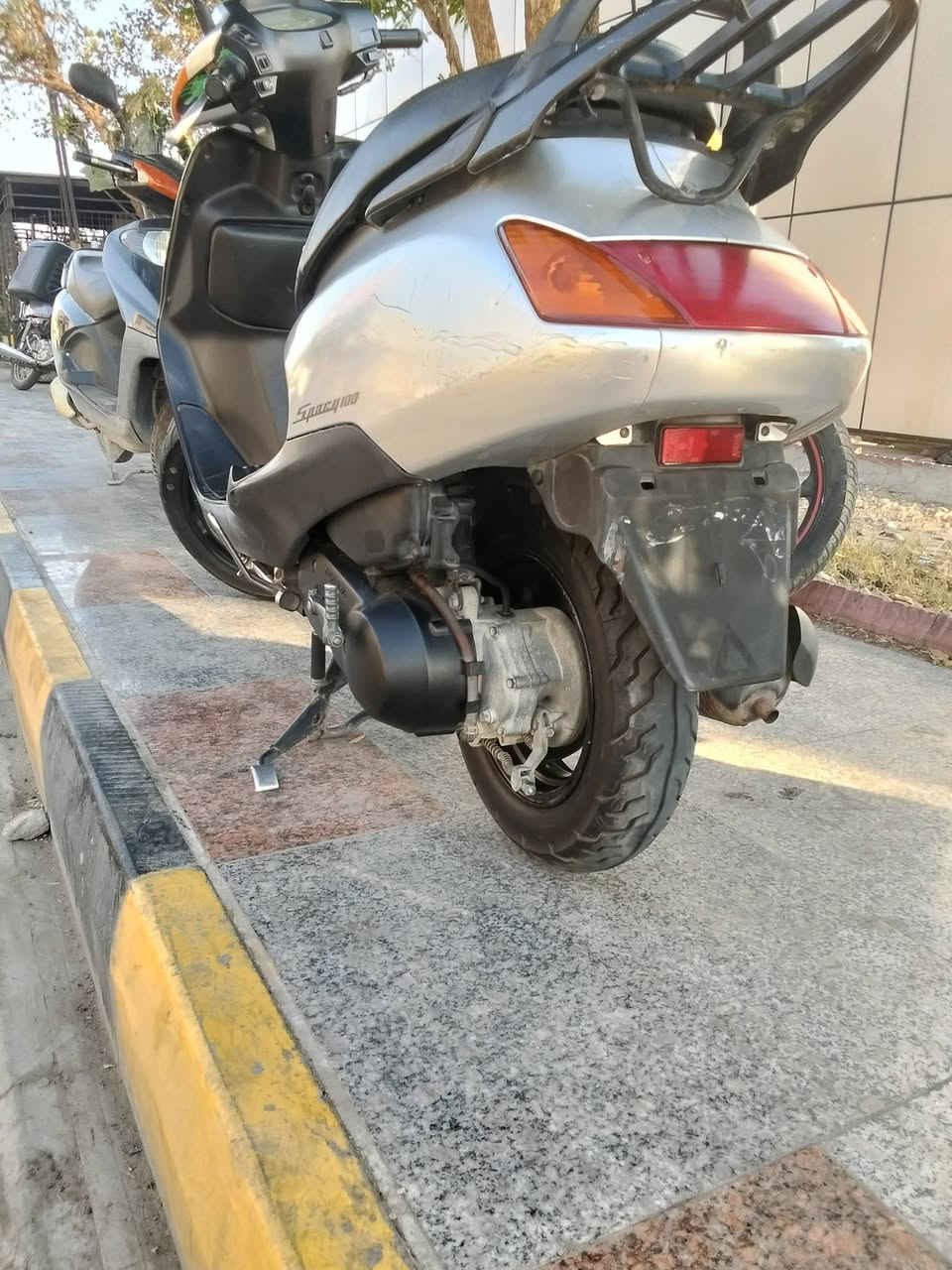 السلام عليكم دراجه سبيسي للبيع دراجه جديده ونظيفه حيل السعر 900 وبيها مجال قليل رقم *********** كوت شارع النسيج
