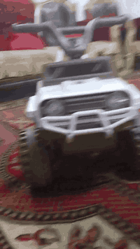 سلام عليكم سياره شحن دفع رباعي جبليه من عمر سنتين لغايت خمس سنوات تحتوي موسيقه زائد هورن بعدهي جديده مستعمله يومين مع شاحنه شحنها يدوم 24ساعه قفل 45الف مكاني سكلات شارع لشبكه ويتوفر توصيل مال ابني بس يخاف منها ***********
