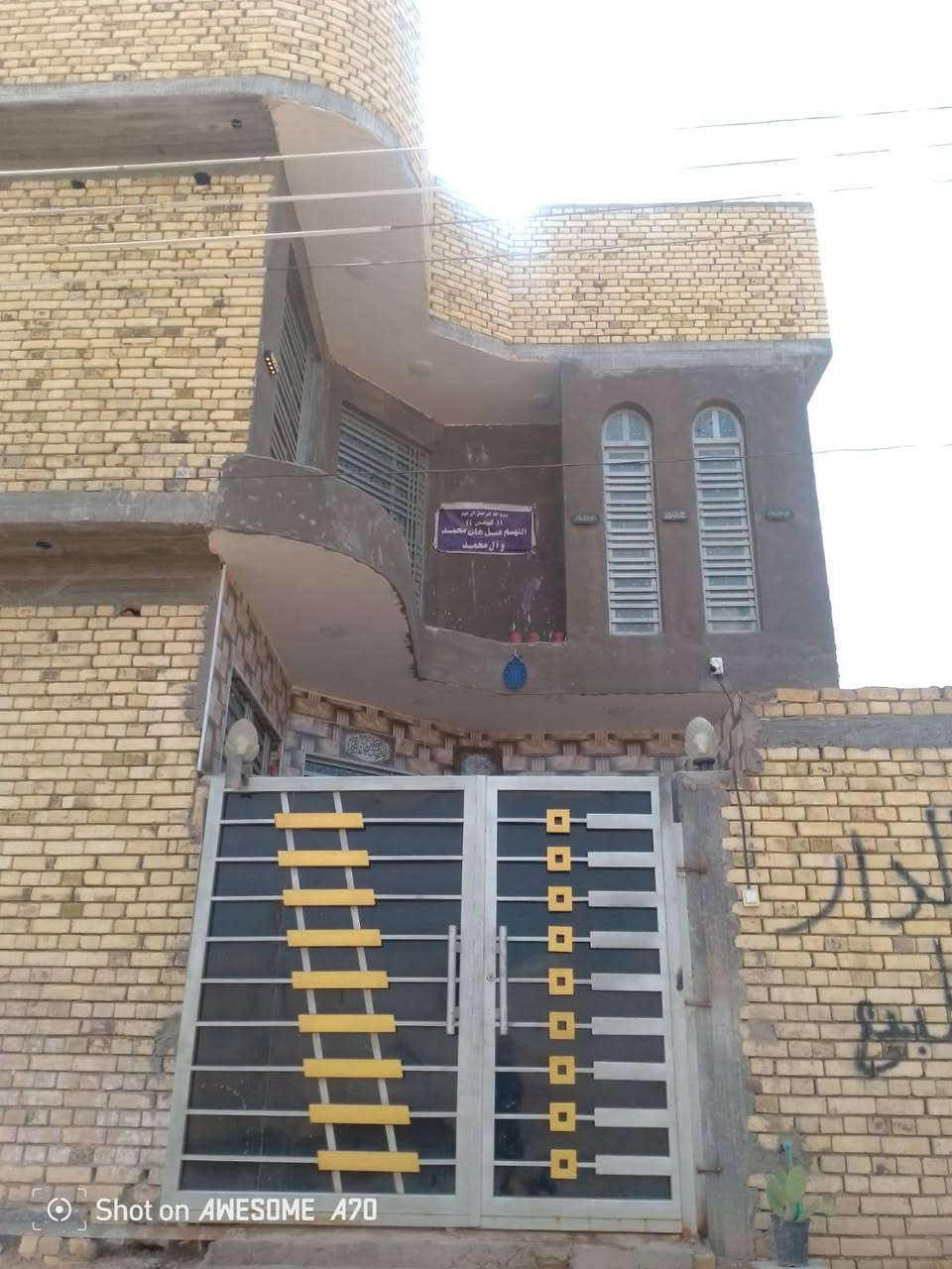 السلام عليكم بيت بحي العباس البيع بناء جديد وحديث 2025 بيت كامل مساحة 125 مربع ركن البيت طابقين الطابق الاول غرفه سويت وصاله ودوانيه ومطبخ وصحيات خارجيه وداخليه طابق الثاني 3 غرف وصحيات   الاستفسار الاتصال ‏‪0772 649 2310‬‏
