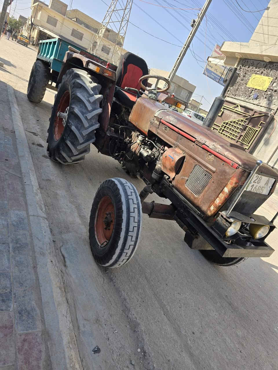 سلام عليكم مكينه عنتر موديل 78 تخم تاير السعر 8500  رقم راعيه ***********
