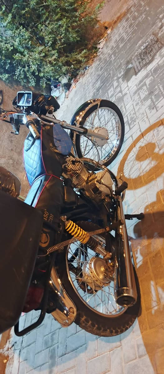 سلام عليكم الدراجه البيع ادوات ادوات كهريات شغلاته كلهن ومن الخير مابيهة برقي نقص السعر 550وبيهة مجال شويه ورحمل واديكم اذا موشراي لا تتصل  رقمي ***********
