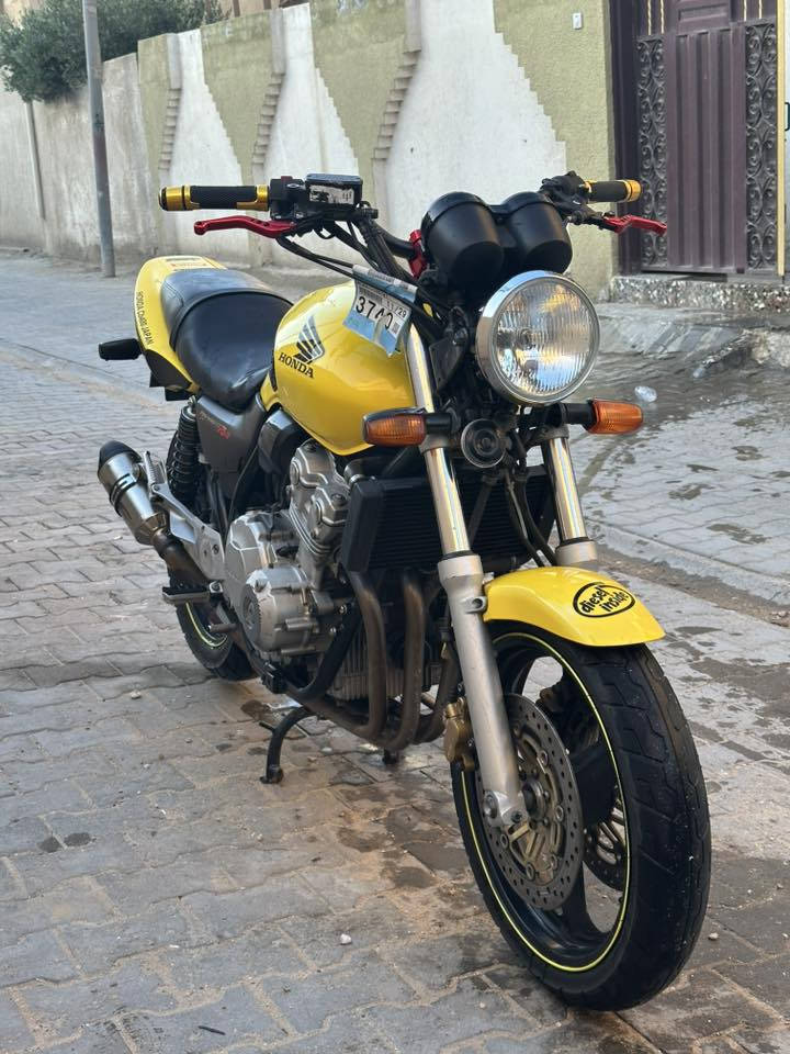 السلام عليكم
سي بي 400 موديل 2009
الدراجة جديدة بمعنى الكلمه صارلها شهرين من نازله من معرض التميمي ماشيه 40 الف الدراجه احلى من الصور التزويد واضح بالصور 
السعر 3،300 وبيها مجال بسيط
مكاني كربلاء 
***********
