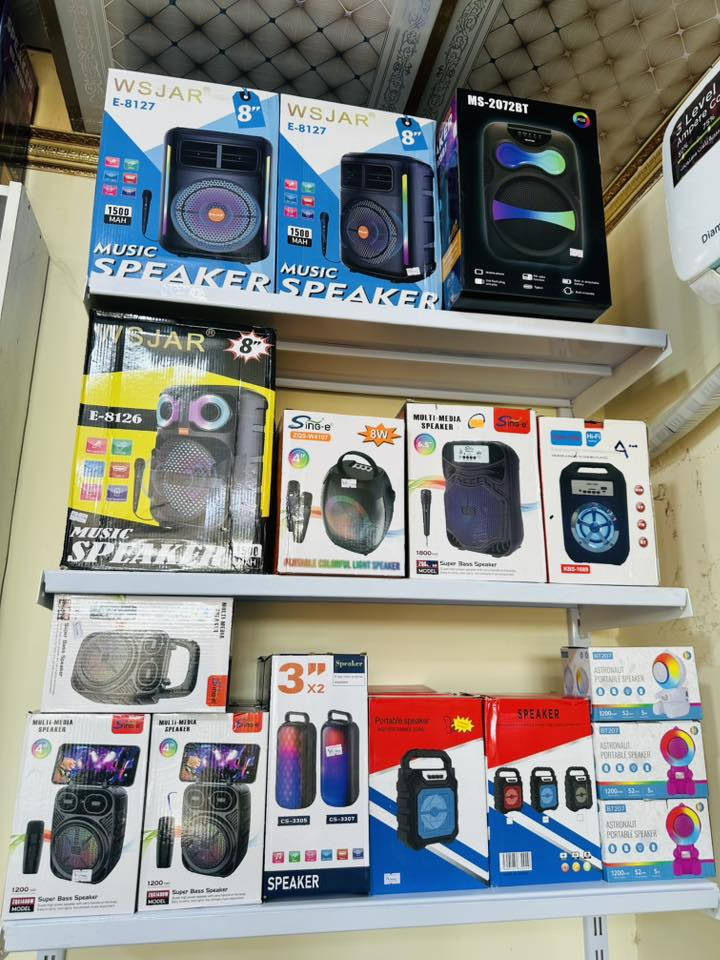 #السلام عليكم 

بعض الإكسسوارات المتوفرة في مكتب اليقين للبيع بالتقسيط

1- شواحن 
2- كيبلات (تايبسي_ ايفون_ كالكسي )
 3- ايربودات + هيدفون
4- ستاندات للسيارة
5- اواكس للسيارة 
6- مكائن حلاقة 
7- شسوار شعر 
8_ سماعات تايبسي + ايفون + مايكرو
:
:
:

______عنوانا 👇👇👇👇_______

 الشرقاط اسديرة وسطى الفياض مجاور عيادة صالح النجم 
***********
