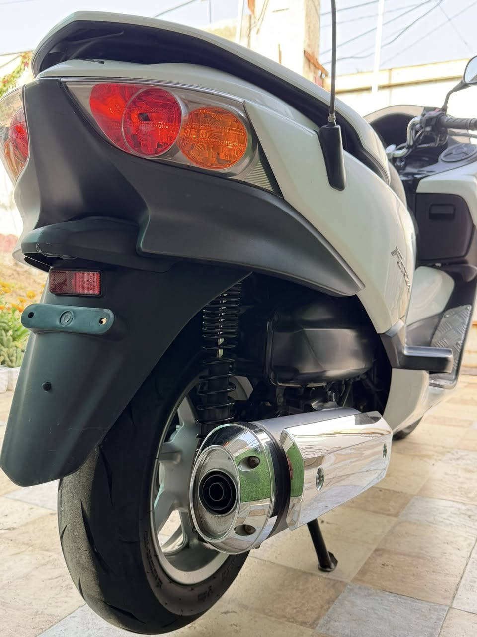 السلام عليكم 
دراجه صفر عشره  0/10 عميه بلاد فول مواصفات رمبه مكفوله كفاله عامه منزله من حجي دندش مسجل شغال اريل ستاند كهربائي ماشيه 23 حقيقي بصمتين وسويچين طوارئ 
الاستفسار الاتصال بالرقم ***********
