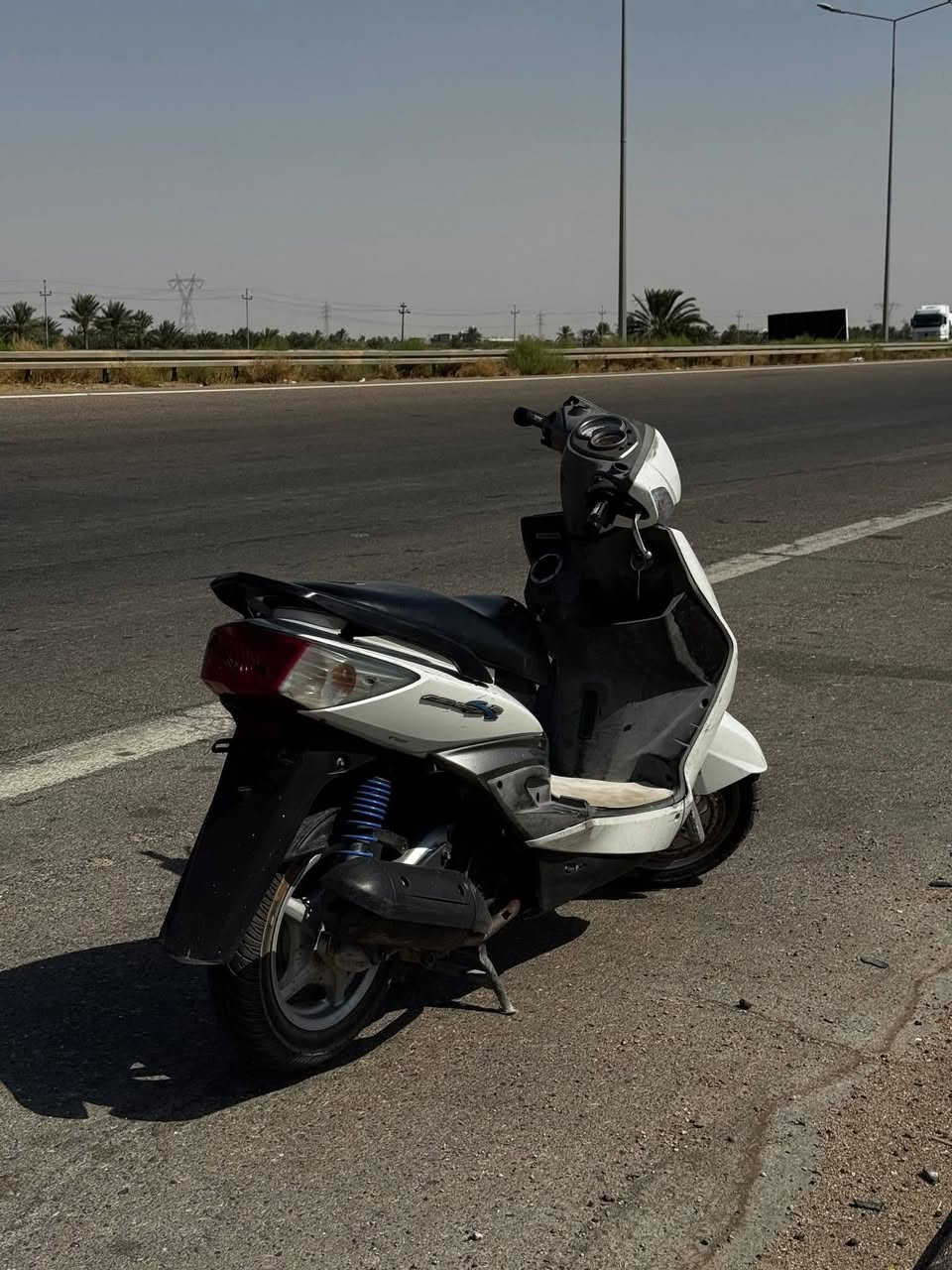 السلام عليكم من رخصة الادمن دراجه سكنس فحل كوري نوزل الدراجه نضيفه بيها نقص الشاشه محروكه اول ما جبتها و البك لايت بس البلاستك مالته يتبدل ب 12 الف الدراجه ناعمه و مكينتها صافيه للاستفسار التواصل على الخاص او على الرقم ***********
