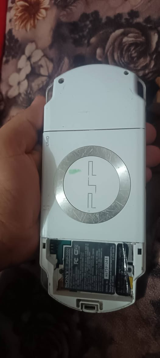 السلام عليكم جهاز psp 2001
الجهاز شغال والارزاز الاتجاهات شغاله بيه فقط الشريط مال الدكم جوه عاطل بيه شورت يطفه الجهاز بسببه جان وشلته ورجع طبيعي يشتغل يعني يفيد اهل التفصيح الجهاز ابيعه بسعر شاشه 25 مع التوصيل قفل والبيع فحم فقط الجهاز بدون ملحقات اقره منشور وشوف الصور يله تجي خاص بعد روحي


**إذا كنت صاحب هذا الإعلان وتريد حذفه لأي سبب، رجاءا أرسل رسالة إلى الدعم الفني**