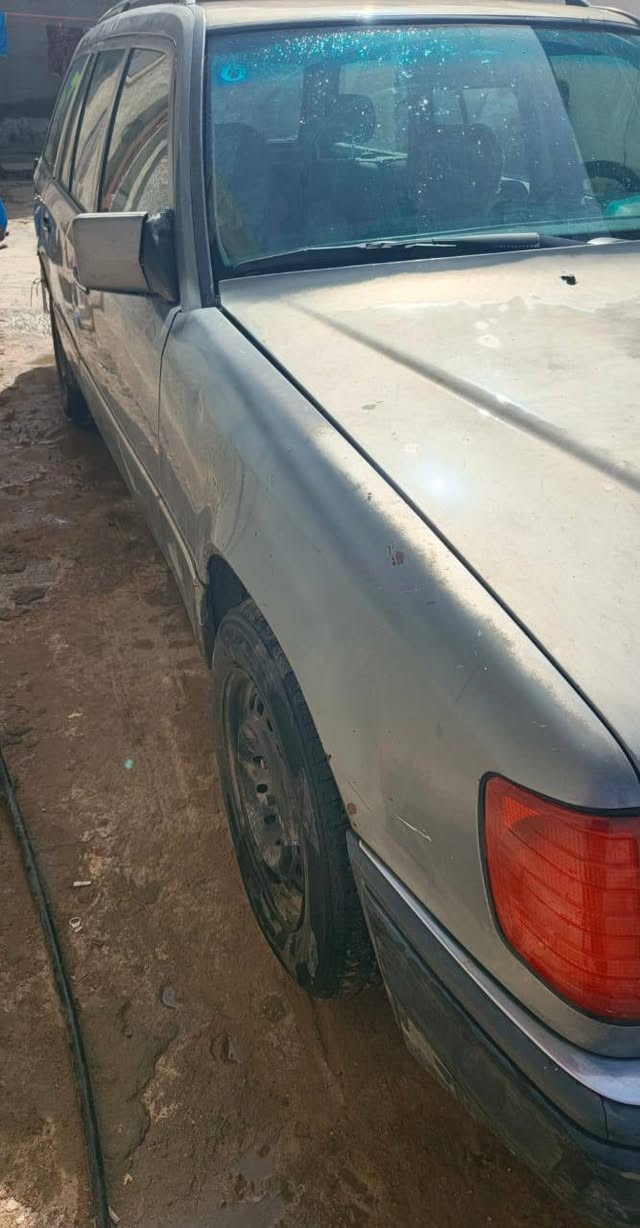 سلام عليكم سيارة مارسدس مديل91 مكان السيارة بغداد التاجي مكينة وكير بطة السعر 30  /***********
