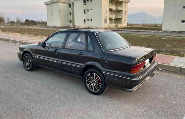 گلاند موديل ١٩٩١
ئارم پلاستيك هةولير تحويل ئةسلي سةنةويشي  لةگةلة
مةكينه٦٣ گيرو مةكينه بةشةرت
دةعمو ليدران  وةرگةران بةشةرت
بوياغي نيه  بةلام كالبونةووةي هةية
توندو تول  تازة پشتو پيشي هةموي گوردراوة
كارةباي هةموي مةزبوتة
چوار تاو ويليي نويي
مواسةفات سلايت
جام كارةباي
تةريشة مةسح
دعامي سپورت سعري٢٩$ مةجاليكي برايانه
*********** بشدار
