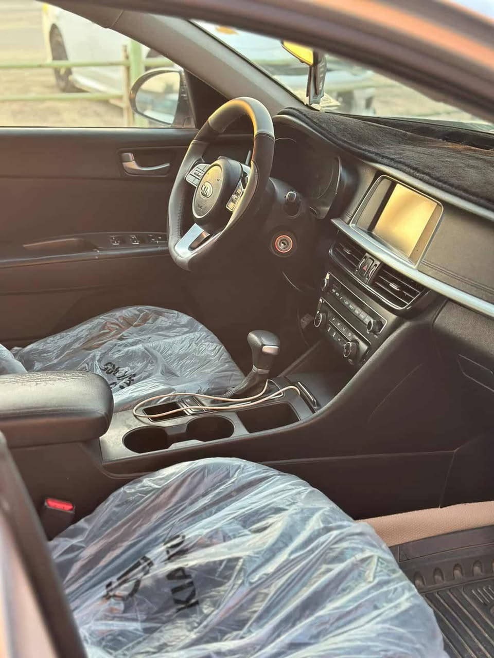 كيا اوبتيما  للبيع
موديل 19. امريكي السعر 130 بيع مستعجل  
حادثه مرفق بل منشور مع السونار السياره   ما متعوبه ماشيه88
كير ومكينه مكفول برغي ما مفتوح بيه حداديه جديده 
تخم تاير جديد 
مواصفات   شاشه جبيره. رادار جانبي.+ توقف ذاتي + تحديد مسار+ كامره خلفيه دواره+نضام قياده    حادث السياره فقط بنيد 
بيه بارد جاملغ امامي وشويه بل هلال مال جاملغ الخلفي  وشخط بل باب.  + سياره ليبل واحد كلشي ما مبدل بيه. رقم كربلاء ب أسمي مكان السياره بابل قضاء القاسم  الخاص مفتوح  ***********أو ***********
