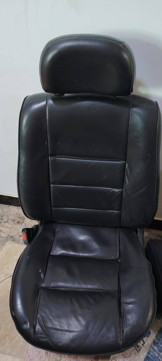كراسي (كشنات) جلد بلادي كامل اوبل اوميكا بزون موديل 2002 كهربائي يرهم من موديل 1995 الى 2002 .
الموقع بغداد - الكريعات
رقم الهاتف واتساب فقط . ***********
السعر 300 الف وبيه مجال
