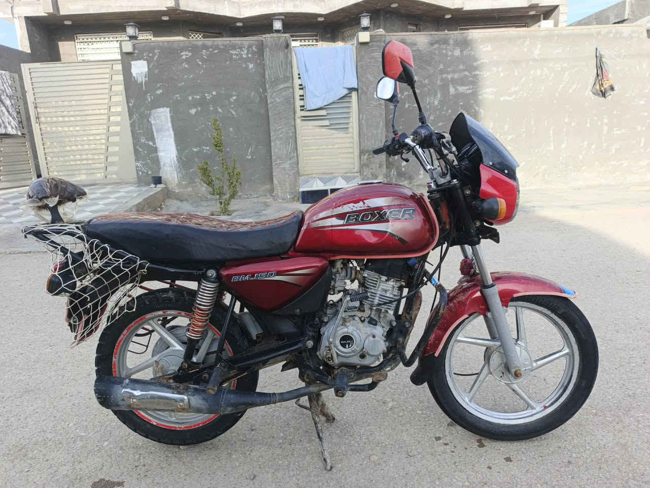 سلام عليكم دراجه للبيع بوكسر موديل 2018كله شغال بلادي أوراق كامله السعر ٦٠٠اوبي مجال رقم الهاتف ***********
