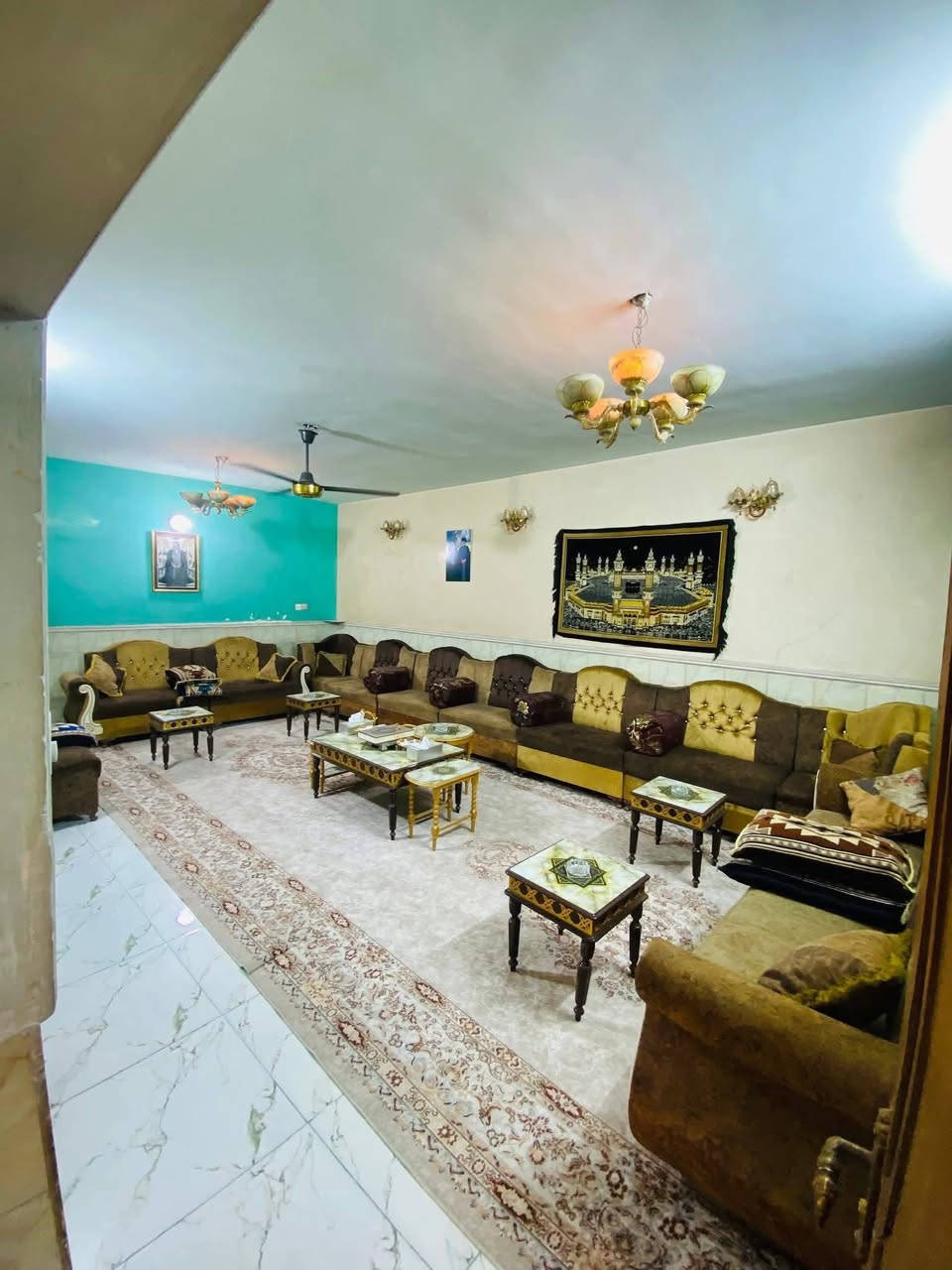 السلام عليكم
دار للبيع🏠 

المساحة3️⃣0️⃣0️⃣ 

الواجهة 1️⃣5️⃣

النزال 2️⃣0️⃣

الموقع📍 بغداد /حي النصر /شارع انشائية حمزة المياحي  الفرع العاشر1️⃣0️⃣ 

جنس الأرض /طابو صرف سند بأسمي ✅

يحتوي البيت على 5️⃣غرف نوم ✅

+على استقبال وصالة ومطبخ ✅

وصحيات داخلية وخارجية ✅

وكذلك صحيات في الطابق الثاني ✅ 

و4 غرف نوم في الطابق الثاني ✅

البيت مرتفع عن الشارع ✅

ويحتوي على خطوط ماء عدد2 ✅ 

وكذلك على سبالت على عدد الغرف 

والمطبخ ايضاً ✅

يباع البيت مع الأثاث او بدونه 

للاستفسار  الاتصال على الرقم

‏***********

