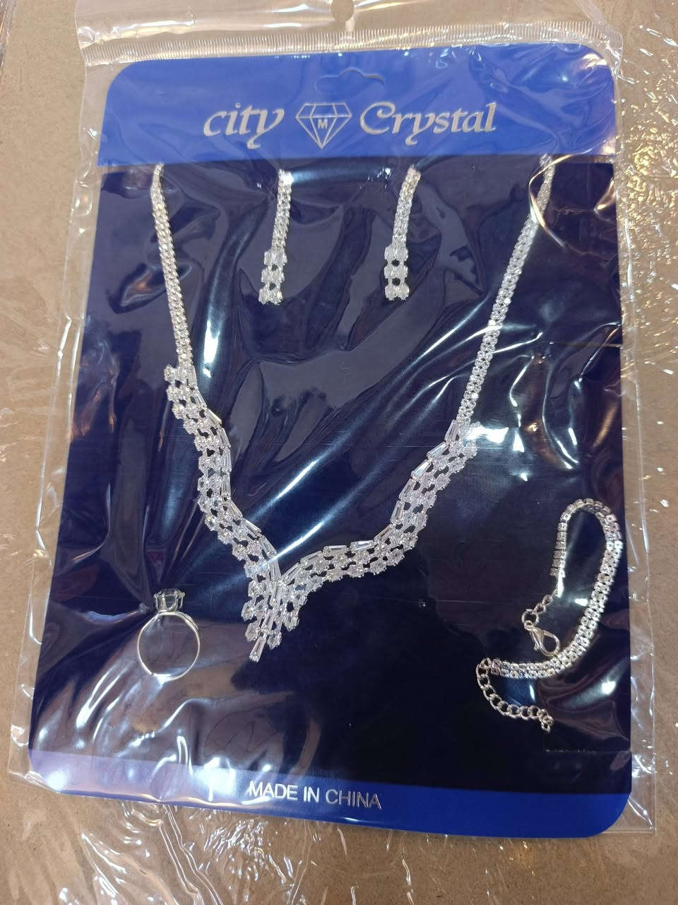 نوع جديد ومختلف اكسسوارات لدى أقمشه عبدالله الشويخ 
نوع مختلف من الأناقة... ولمسة تكمل مظهرك. إذا كنت تبحث عن مجموعة اكسسوارات جذابة للأنظار تضيف لمسة رقيقة إلى مظهرك، قطعة بسيطة
ولكن مع تأثير قوي
اختيار مثالي لنفسك أو كهدية مميزة😍
سعر بلاش 😉 
واتساب***********
        ***********
يوجد خدمة توصيل.
#عشق_الاكسسوارات
