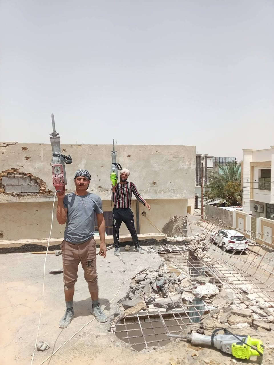 سلام عليكم  / يوجد كادر عمل جاهز/ تصعيد مواد/ تنضيف بيوت/ تفليش/ تكشيط/ تنضيف حدائق/ دفن نهري  / شقلنه ليل ونهار   /ومعداتنه جاهز/ ماعليك بس تصال على رقم  /     *********** /
