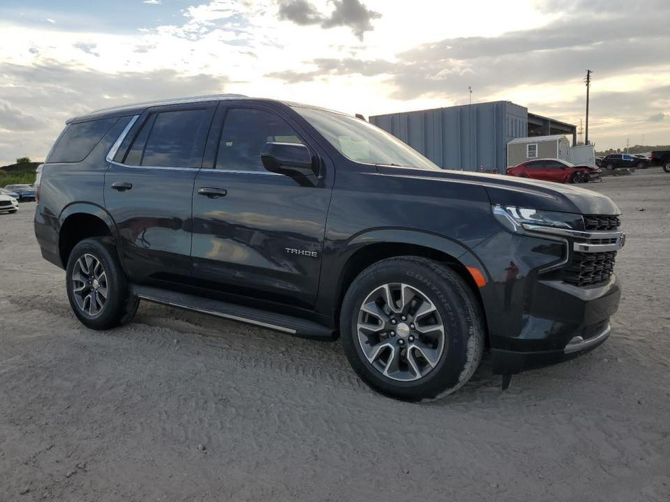 السلام عليكم تاهو ls  2024
لون اسود كذاب ( كحلي داكن ) 

ضررها موضح بالصور

 رأس جاملغ وحدادية تاير 

موعد وصولها يوم  بشهر الثالث 

  واصله للميناء بسعر 388 

او تريد مطروحة بسعر 366

رقمي ***********
