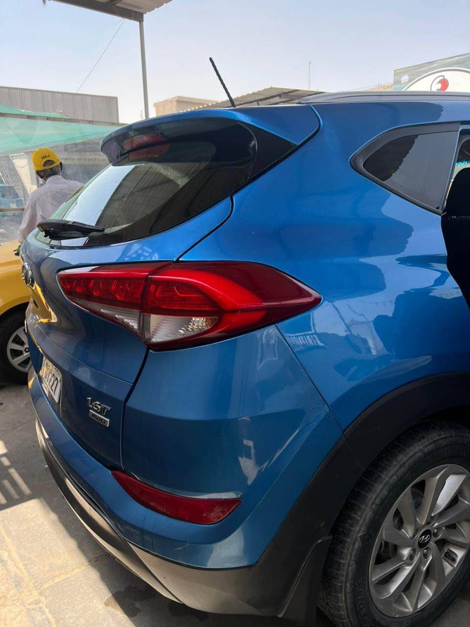 توسان 2016
الموصفات 
:دفلوك 
:كامرة شاشة صغيرة
٣وضعيات قيادة
نظام منحدرات 
شاشة اعطال 
LEDامامي خلفي
جام اوتو 
سيارة بحالة جيدة جدا 
محرك 1600 تيربو 🚀
للتواصل 
*********** بغداد, العراق
