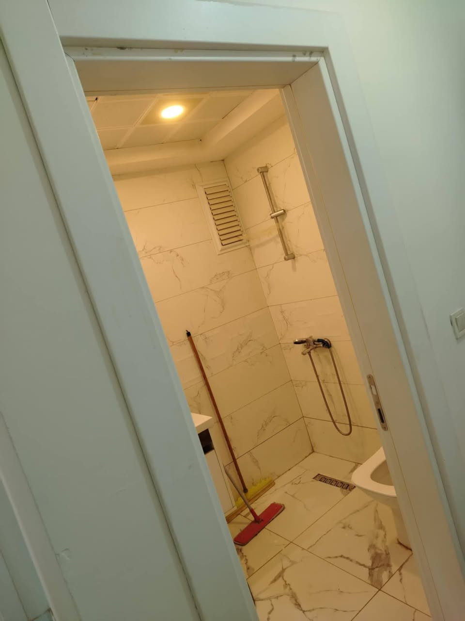 شقه للايجارفي لالاف ستي أربيل مساحة ١٢٨م غرفتين وصاله ومطبخ ٢ صحيات موثثة كامل للاستفسار أكثر اتصال خط و واتساب على رقم *********** \***********
