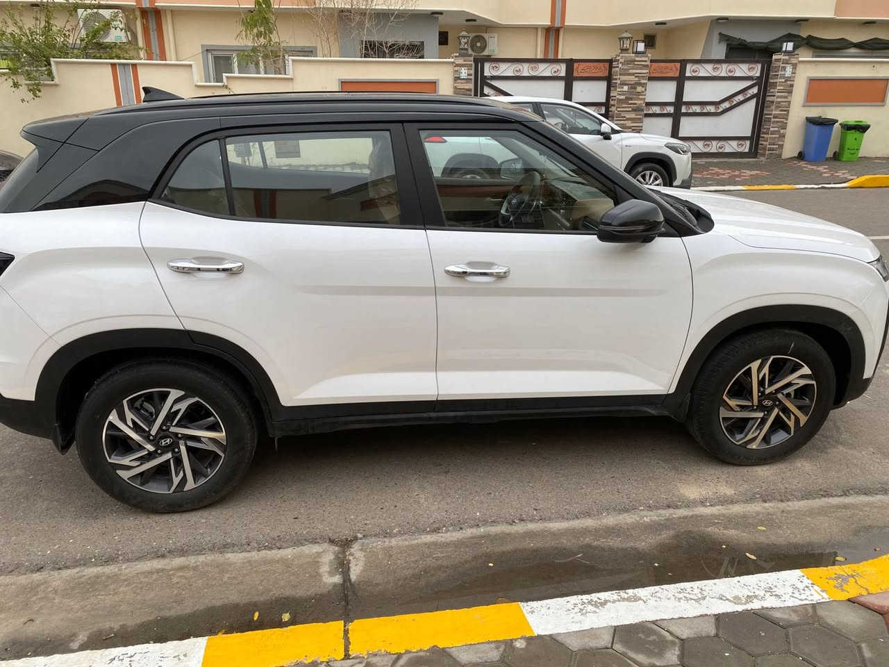 للبيع هونداي كريتا 2026 زيرو خليجي ضمان شركه هونداي الاولى موترز
.
محرك 4 سلندر 1500cc دبل نوزل
سقف بانوراما اسود
مري كهرباء بصمه تشغيل بصمه ابواب 
تشغيل عن بعد كير شفتات كامره خلفيه دواره
ماشيه 3000 كيلو 
السعر ؛ 30 مليون 
للاستفسار:
***********
***********
