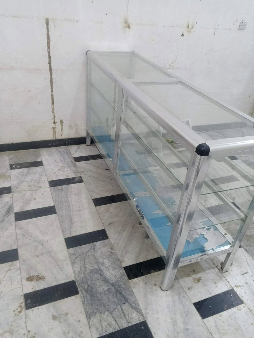 للبيع جام خان الاتصال *********** وتساب العماره حي الحسين الجديد مقابيل السوك الاخضر شارع الو شاكر
