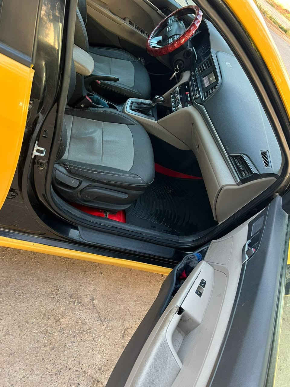 السلام عليكم ورحمة الله النترا للبيع موديل ٢٠٢٠ أمريكي مكينه ٢٠٠ السياره بيها جاملق أمامي وبنيد رقم بغداد السعر ١٢٥$ وبيها مجال ***********
