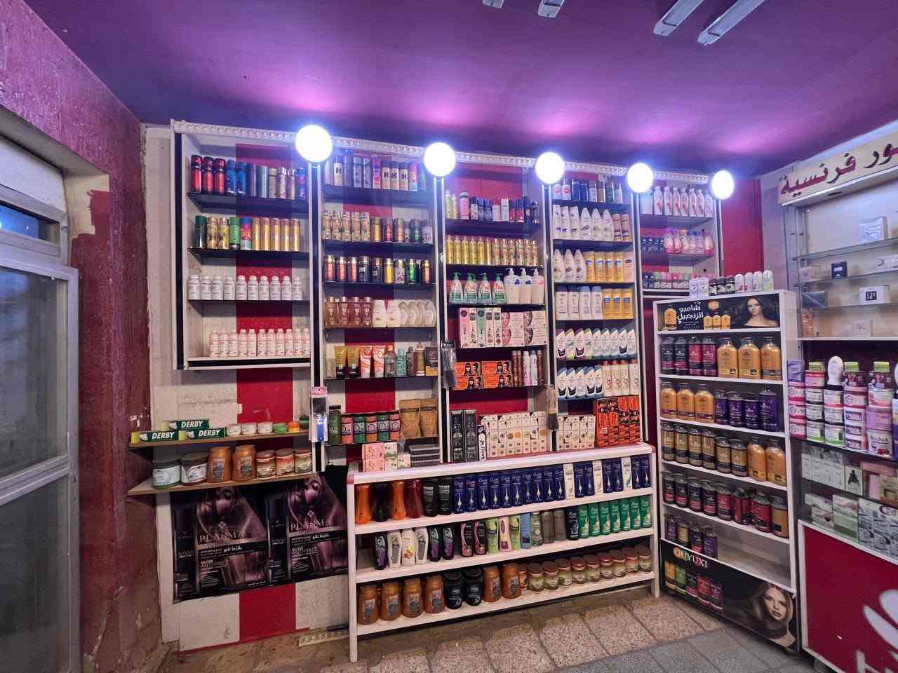 غراض محل للبيع جام خانات رفوف عارضه صبغ مال كوزمتك السعرالاتصال على رقم***********
