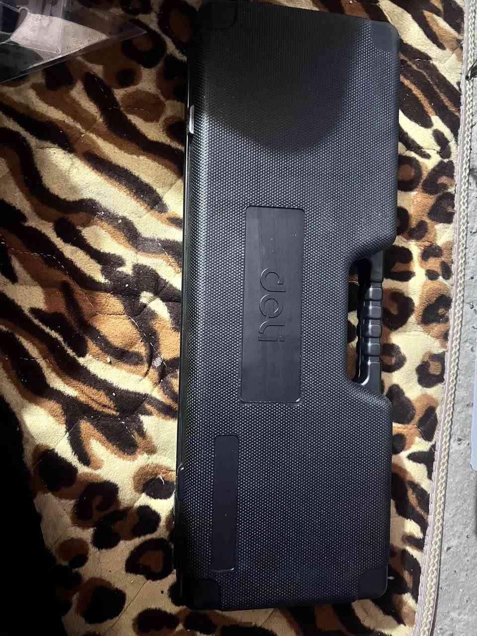 السلام عليكم 
معراجه جديده بلكارتونه هيه وغراضهه 
السعر ٢٥ الف 
بغداد الامين 
***********
