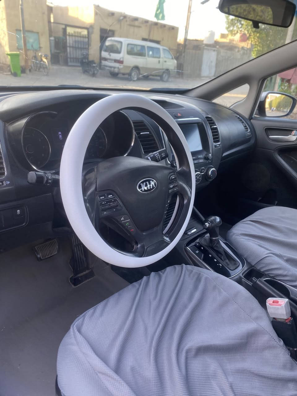 سلام عليكم سياره فورتي للبيع مديل 2018 مكينه 2000 دوش رقم نجف حادثها قطعتين جاملغ وبنيد السعر 115 مكان النجف قضاء المشخاب ***********
