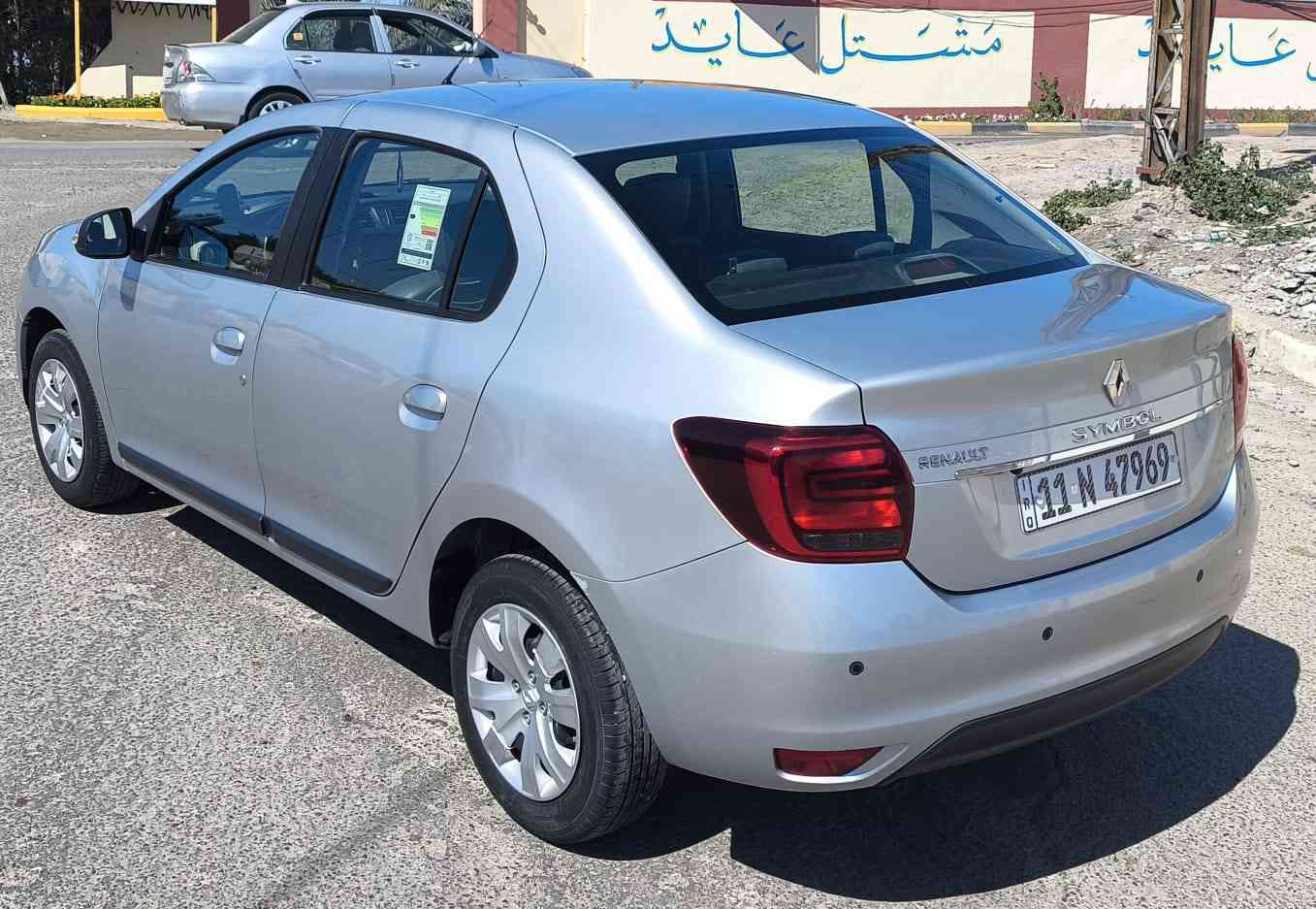 السلام عليكم 
رينو سيمبول للبيع 
موديل 20٢٣
فول مواصفات
تجي مواصفات خاصه 
1_جام 4 كهرباء
2_مرايه جانبيه كهرباء
3_مثبت سرعه 
4_كروس سرعه 
5_حساسات خلفيه بلادي 
مع خاصيه تشغيل واطفاء الحساسات الخلفيه
6_ شاشه كامره بلاديه
7_تحكم ستيرن 
السياره نظيفه كلش متصرف عليه دينار
بلاديه على وضع الشركه 
رقم جديد سنويه جديده 
السياره مكفوله كفاله عامه  
السعر ٩٨ وبيها مجال 
للاستفسار***********
